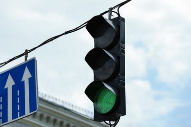 Photo of View of traffic light in city on sunny day