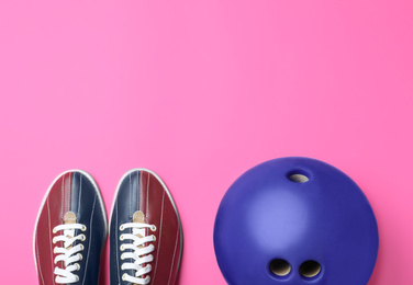 Bowling ball and shoes on pink background, flat lay. Space for text