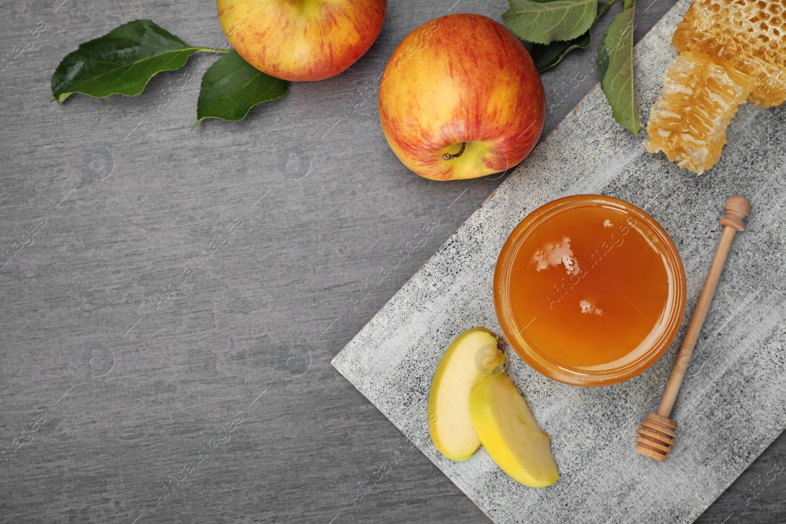 Photo of Flat lay composition with jar of honey, apples and dipper on dark table