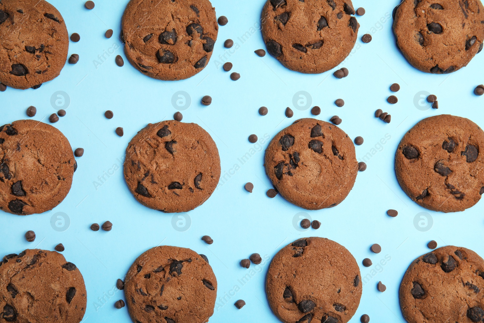 Photo of Delicious chocolate chip cookies on color background, flat lay