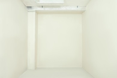 Empty room with white walls and window