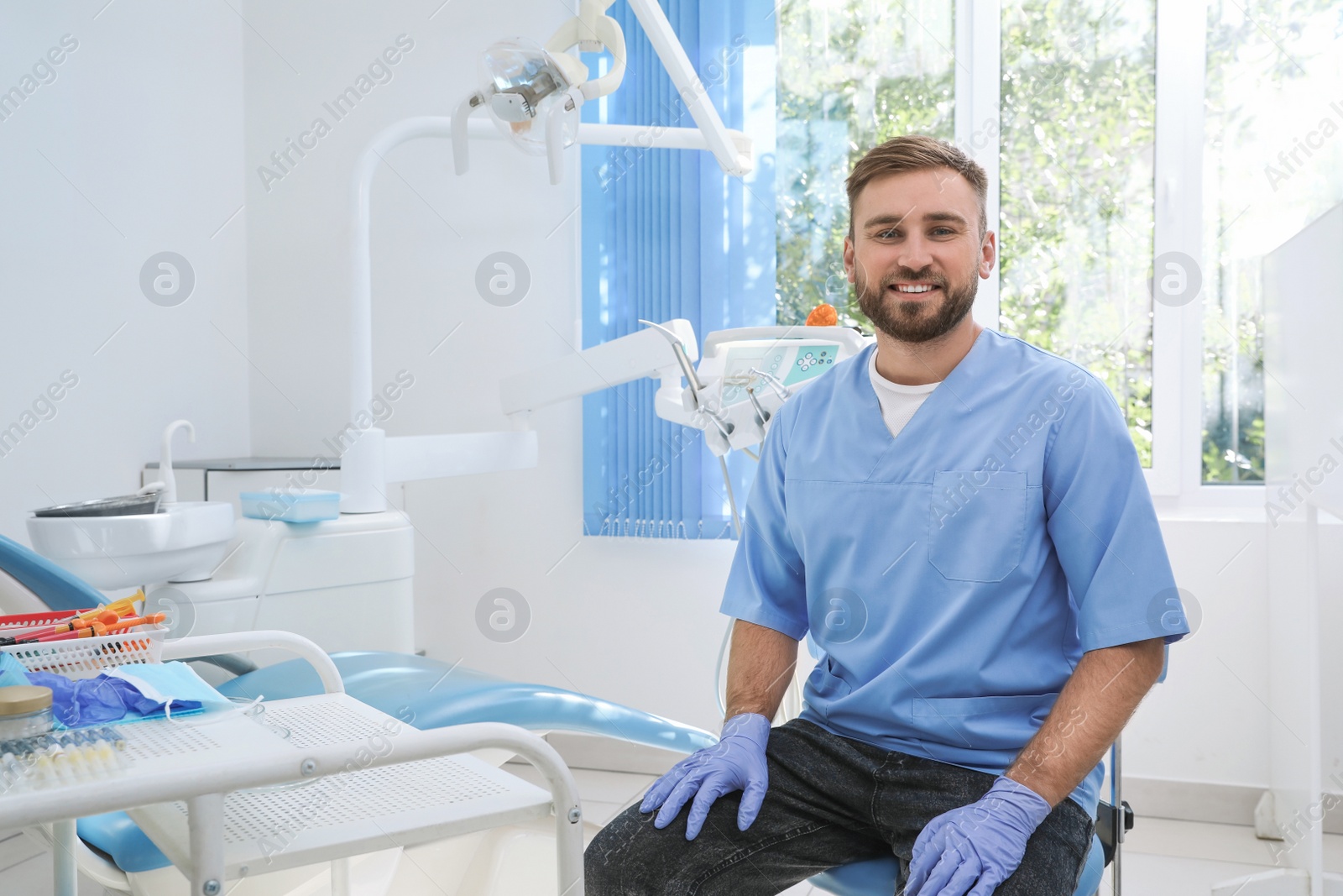 Photo of Portrait of professional dentist at workplace in clinic