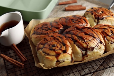 Cooling rack with freshly baked cinnamon rolls on table