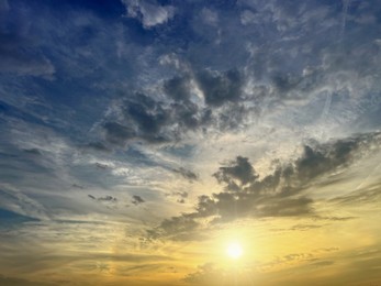 Photo of Beautiful view of sun in cloudy sky during sunset