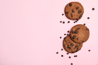 Photo of Delicious chocolate chip cookies on color background, flat lay. Space for text