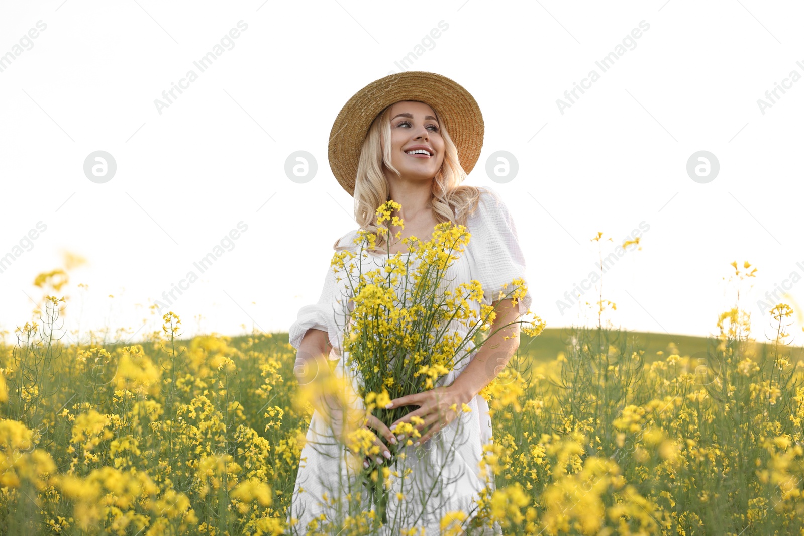 Photo of Portrait of happy young woman in field on spring day