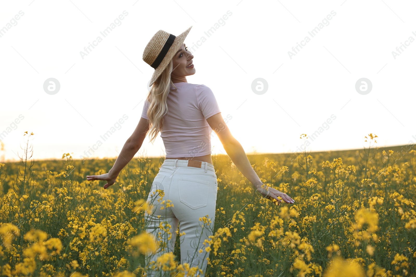 Photo of Portrait of happy young woman in field on spring day