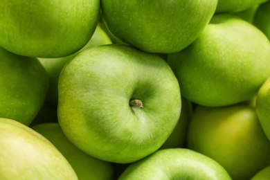 Fresh green apples, closeup