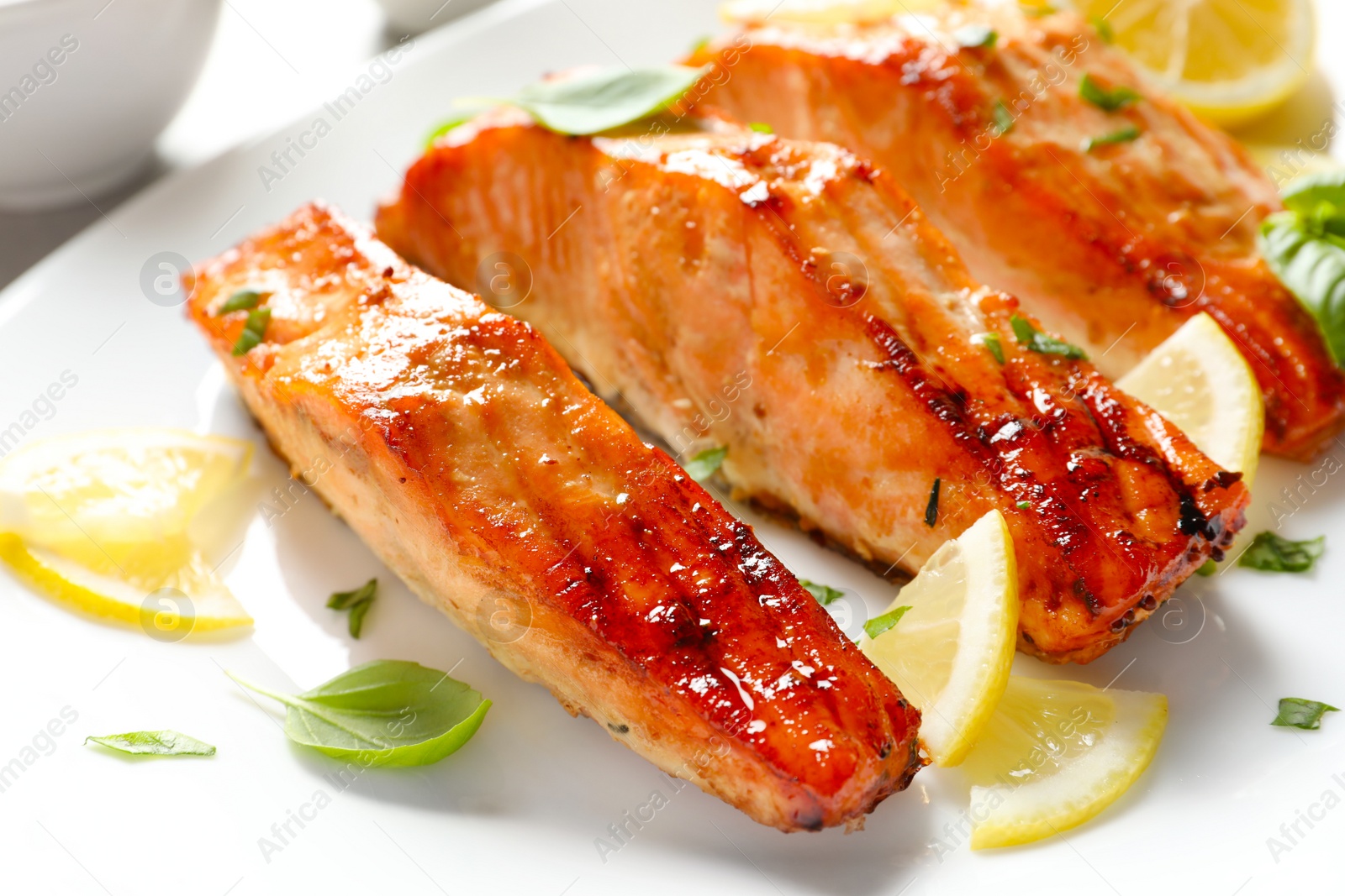 Photo of Tasty freshly cooked salmon on plate, closeup