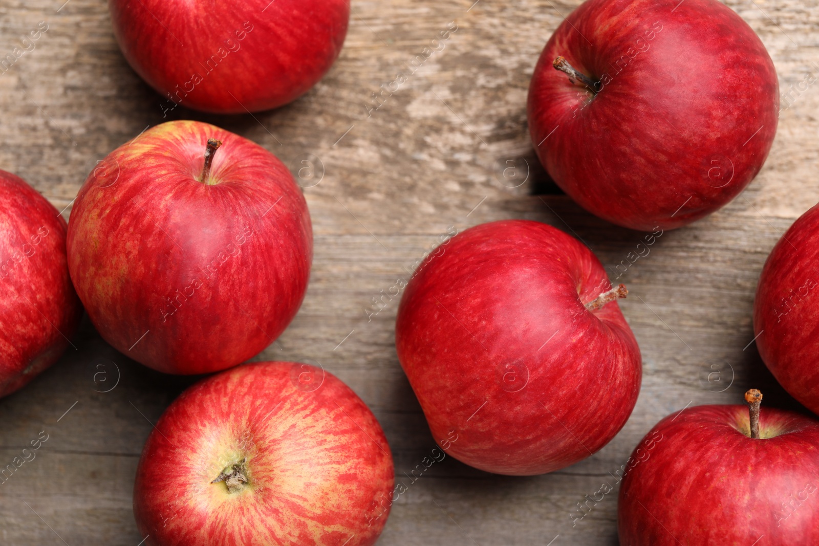 Photo of Fresh red apples on wooden table, flat lay