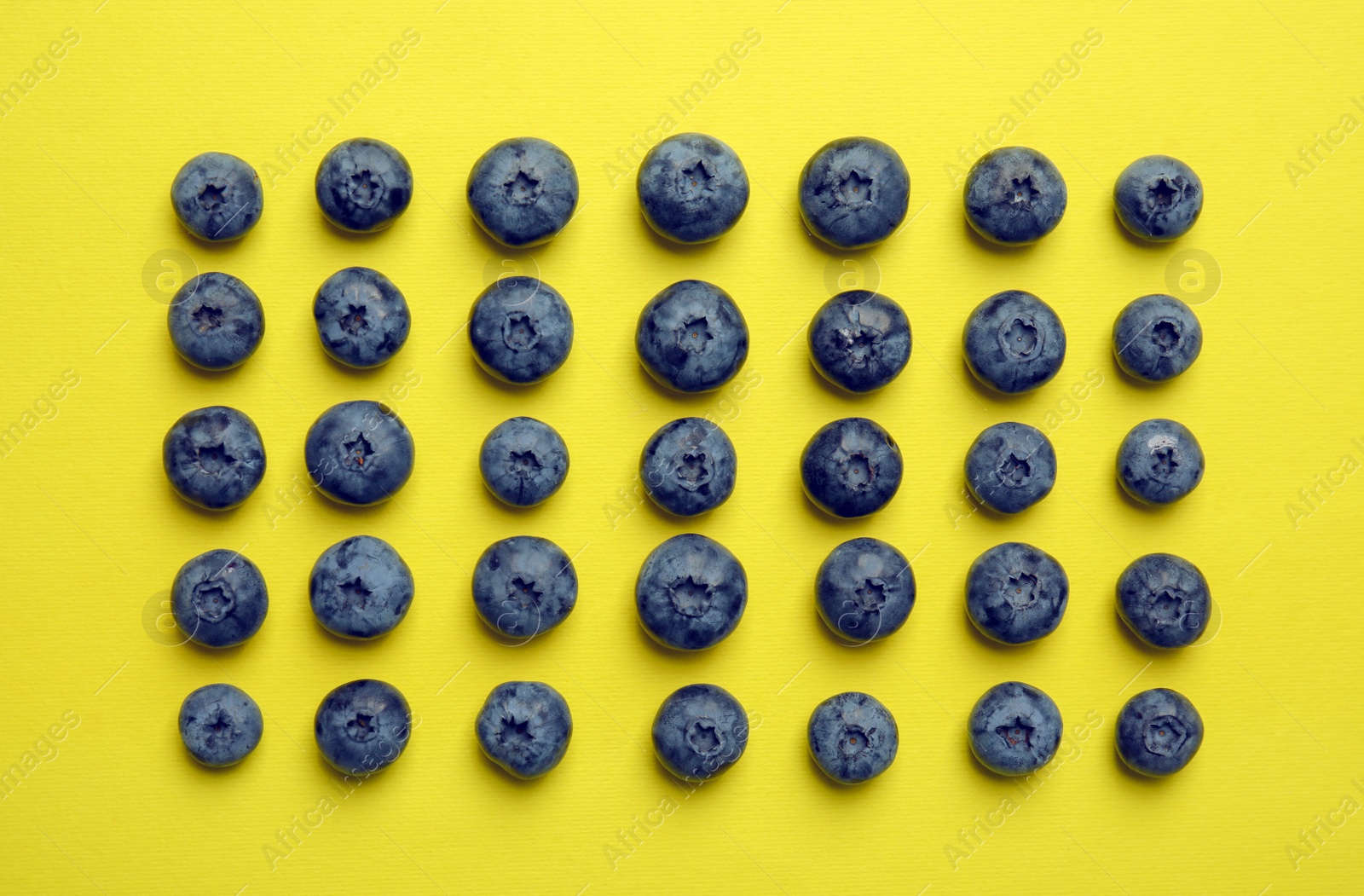 Photo of Flat lay composition with tasty blueberry on color background