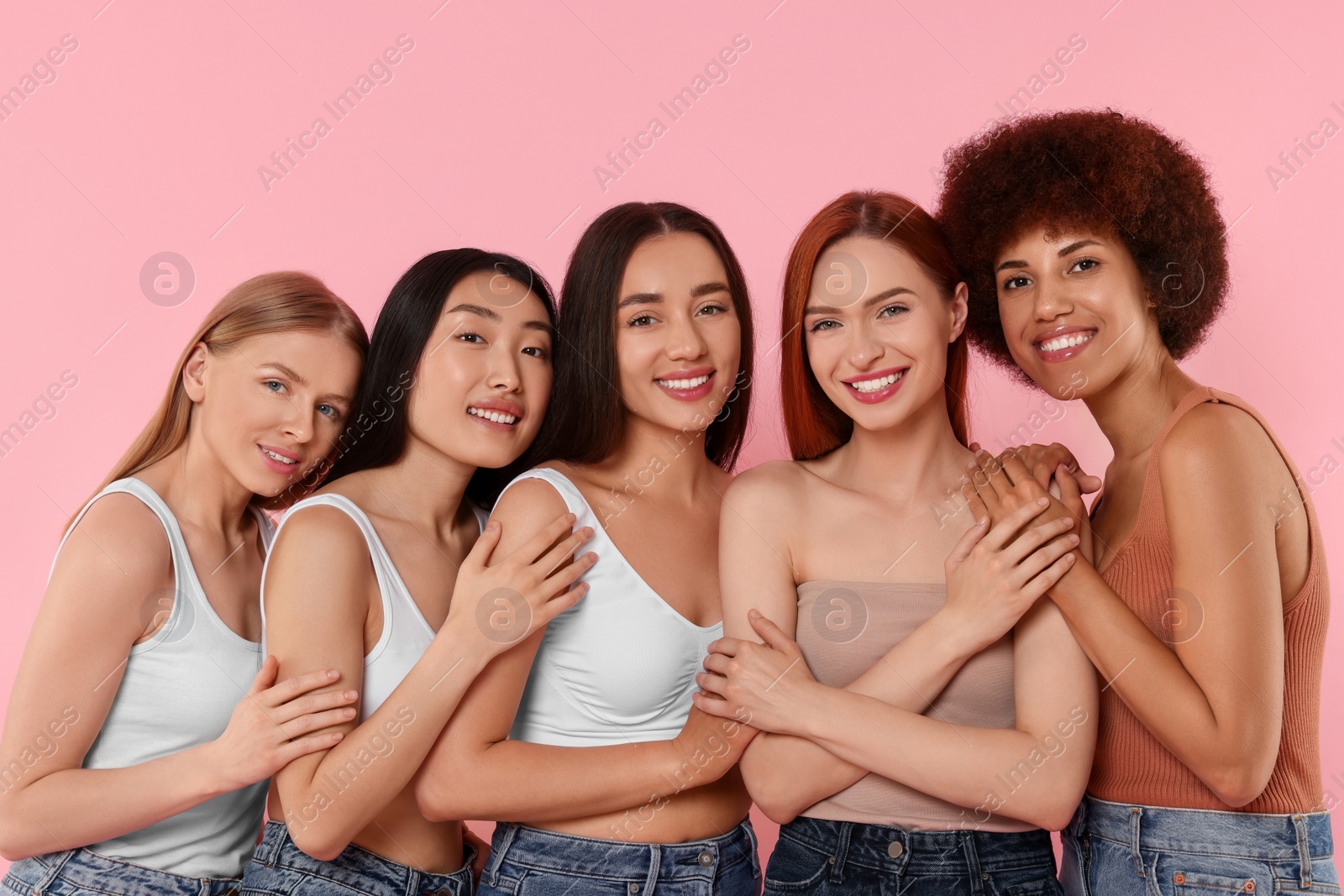 Photo of Portrait of beautiful young women on pink background