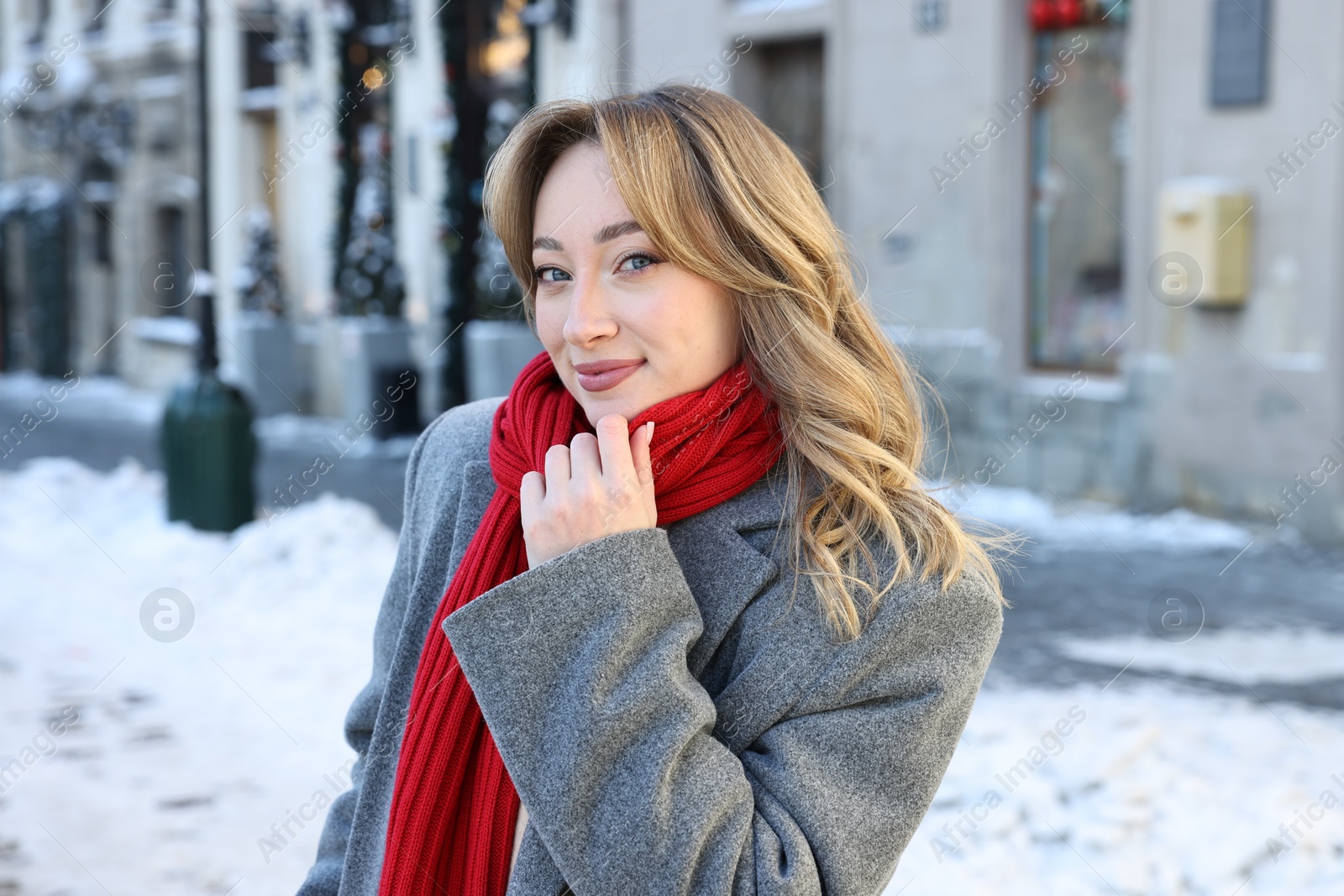 Photo of Portrait of charming woman on city street in winter