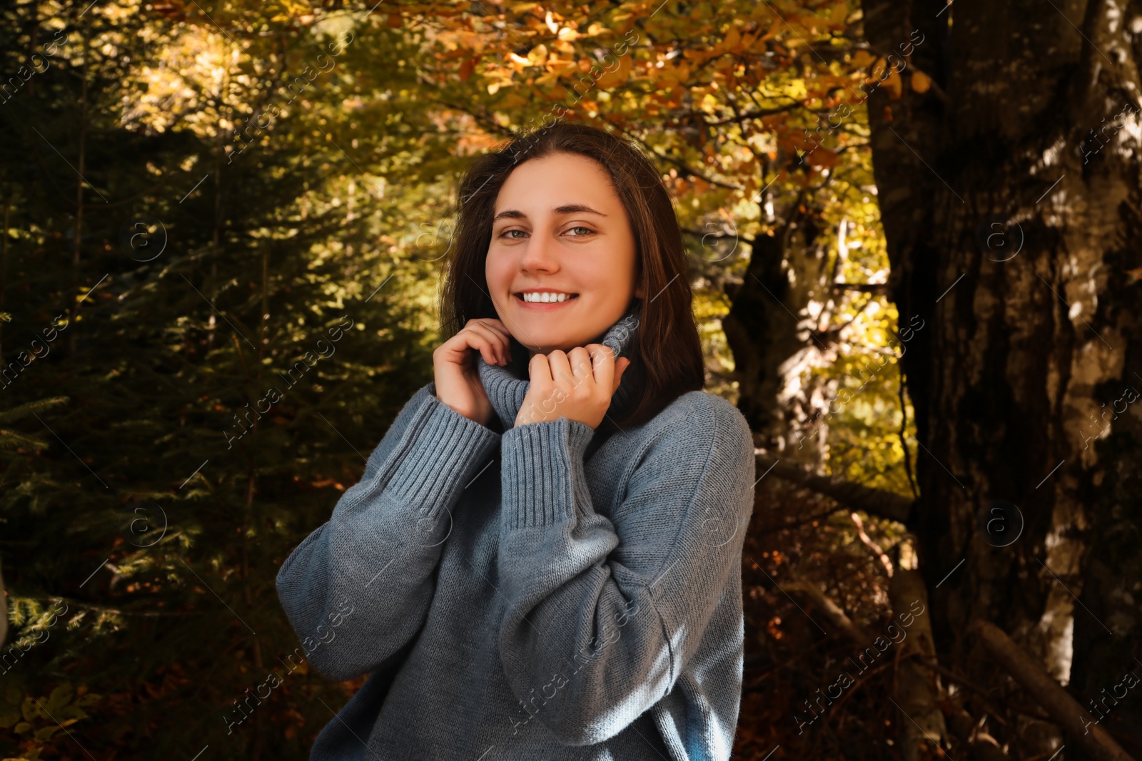 Photo of Portrait of beautiful young woman in autumn forest