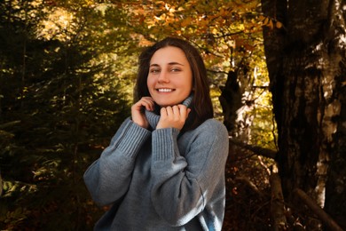 Photo of Portrait of beautiful young woman in autumn forest