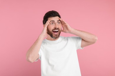 Photo of Portrait of surprised man on pink background