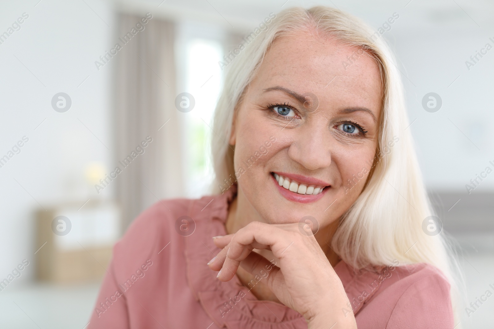 Photo of Portrait of beautiful older woman against blurred background