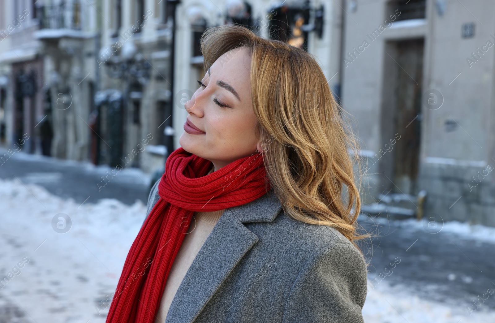 Photo of Portrait of charming woman on city street in winter