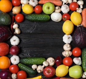 Photo of Frame made of fresh delicious vegetables and fruits on wooden table, flat lay. Space for text