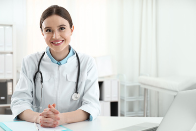 Photo of Portrait of young female doctor in white coat at workplace