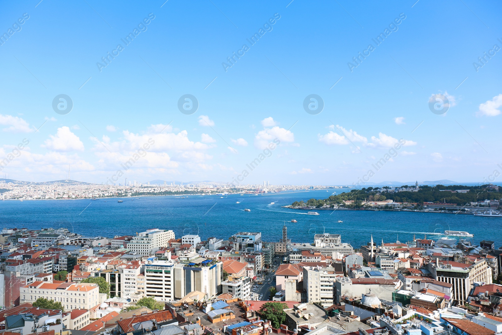 Photo of Picturesque view of beautiful city near sea