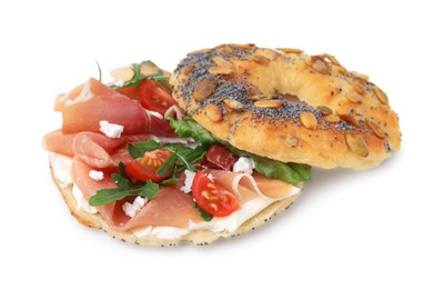 Tasty bagel with cured ham, arugula, cream cheese and tomatoes isolated on white