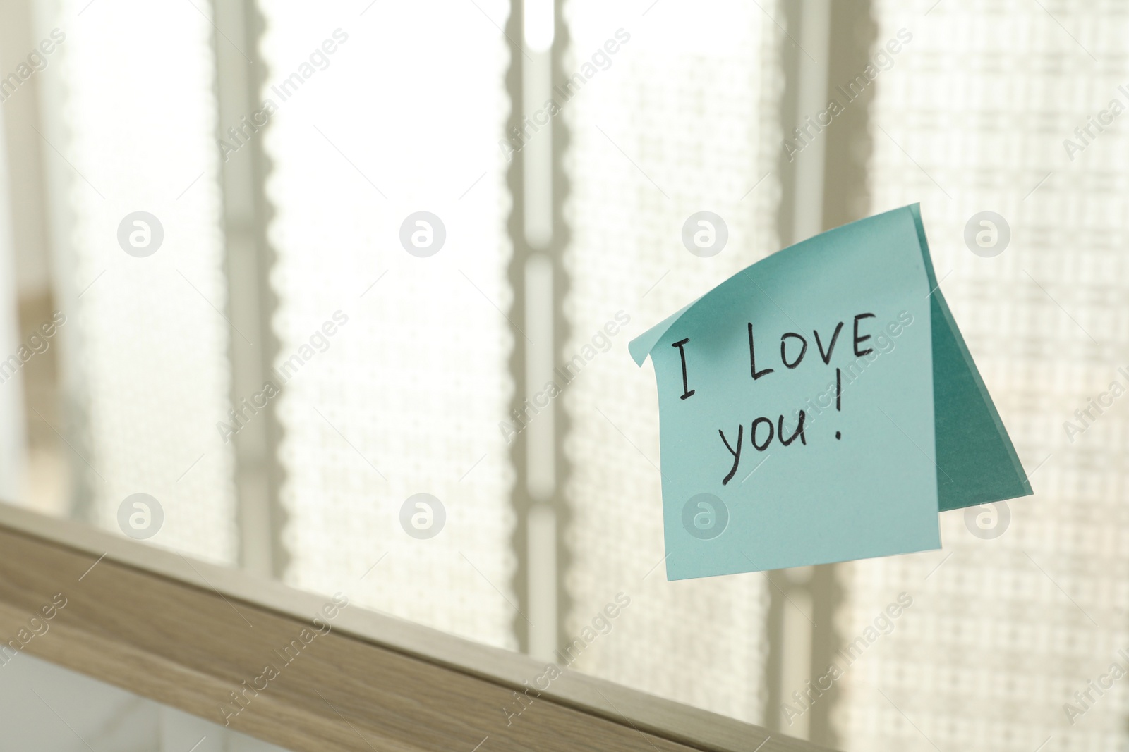 Photo of Sticky note with phrase I love you! on mirror, space for text