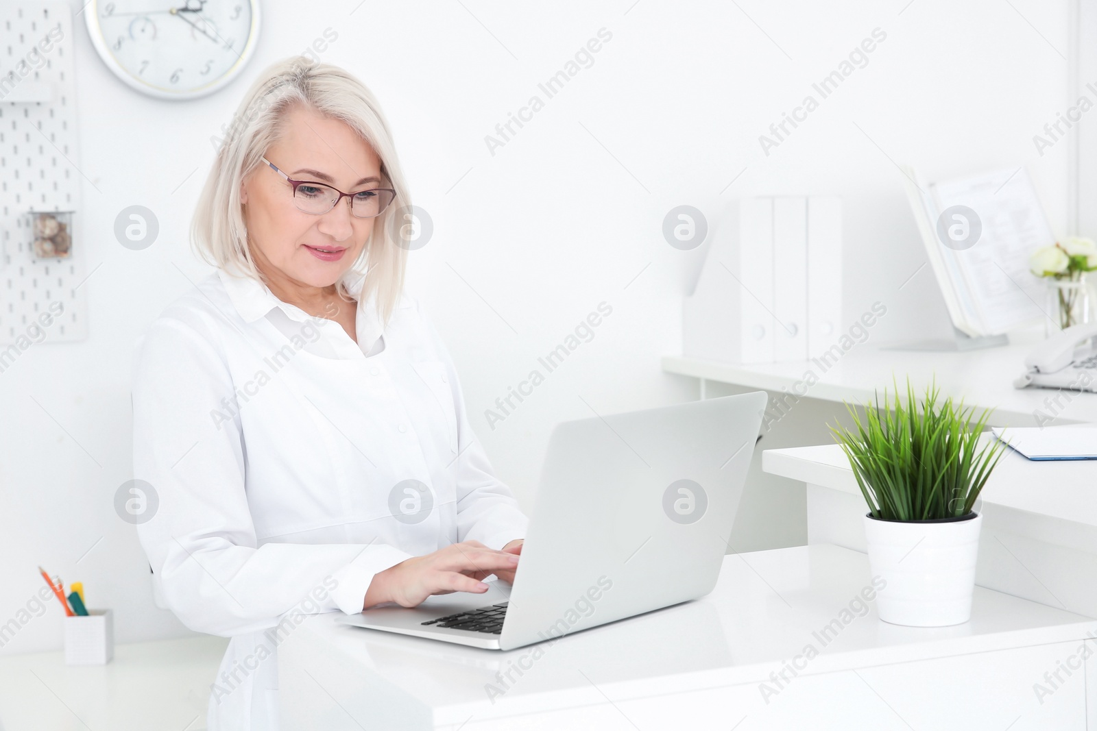 Photo of Senior female receptionist working in hospital