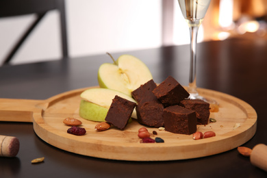 Photo of Delicious brunost cheese, apple and nuts on table, closeup