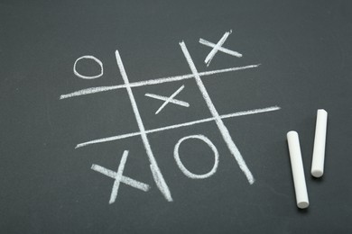 Photo of Tic tac toe game drawn on chalkboard