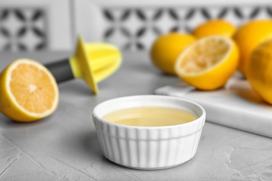 Freshly squeezed lemon juice in bowl on table