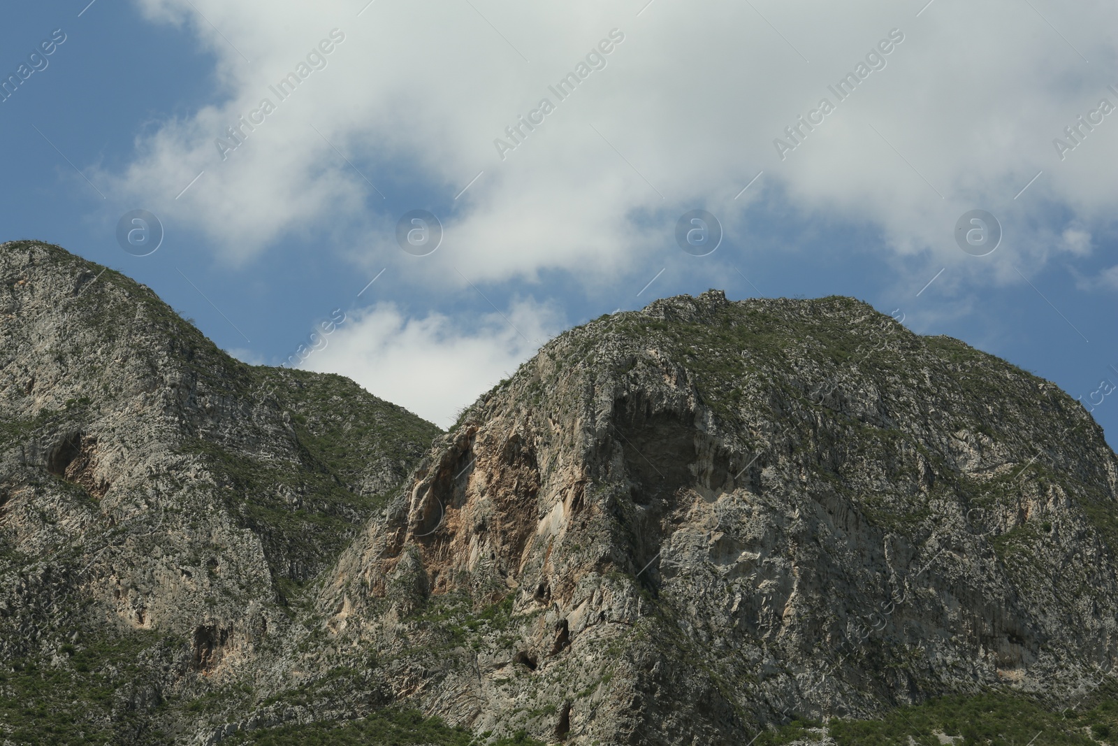 Photo of Picturesque view of beautiful mountains and plants under cloudy sky