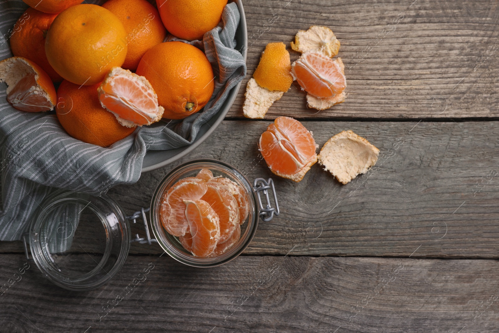 Photo of Many fresh ripe tangerines on wooden table, flat lay. Space for text