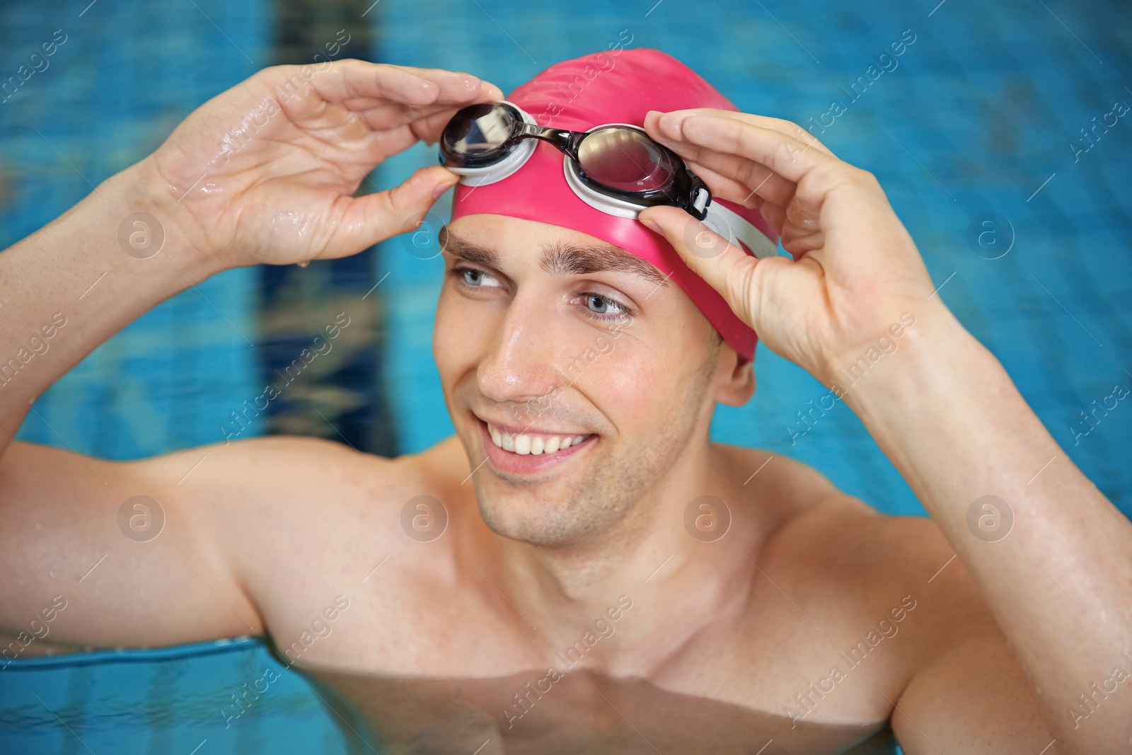 Photo of Young athletic man in swimming pool