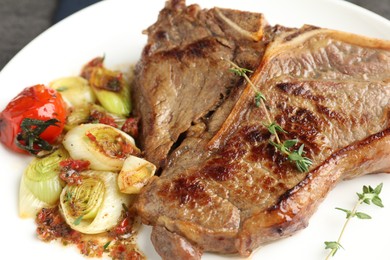 Delicious fried beef meat and vegetables on plate, closeup