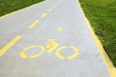 Bike lane with painted yellow bicycle sign and arrow