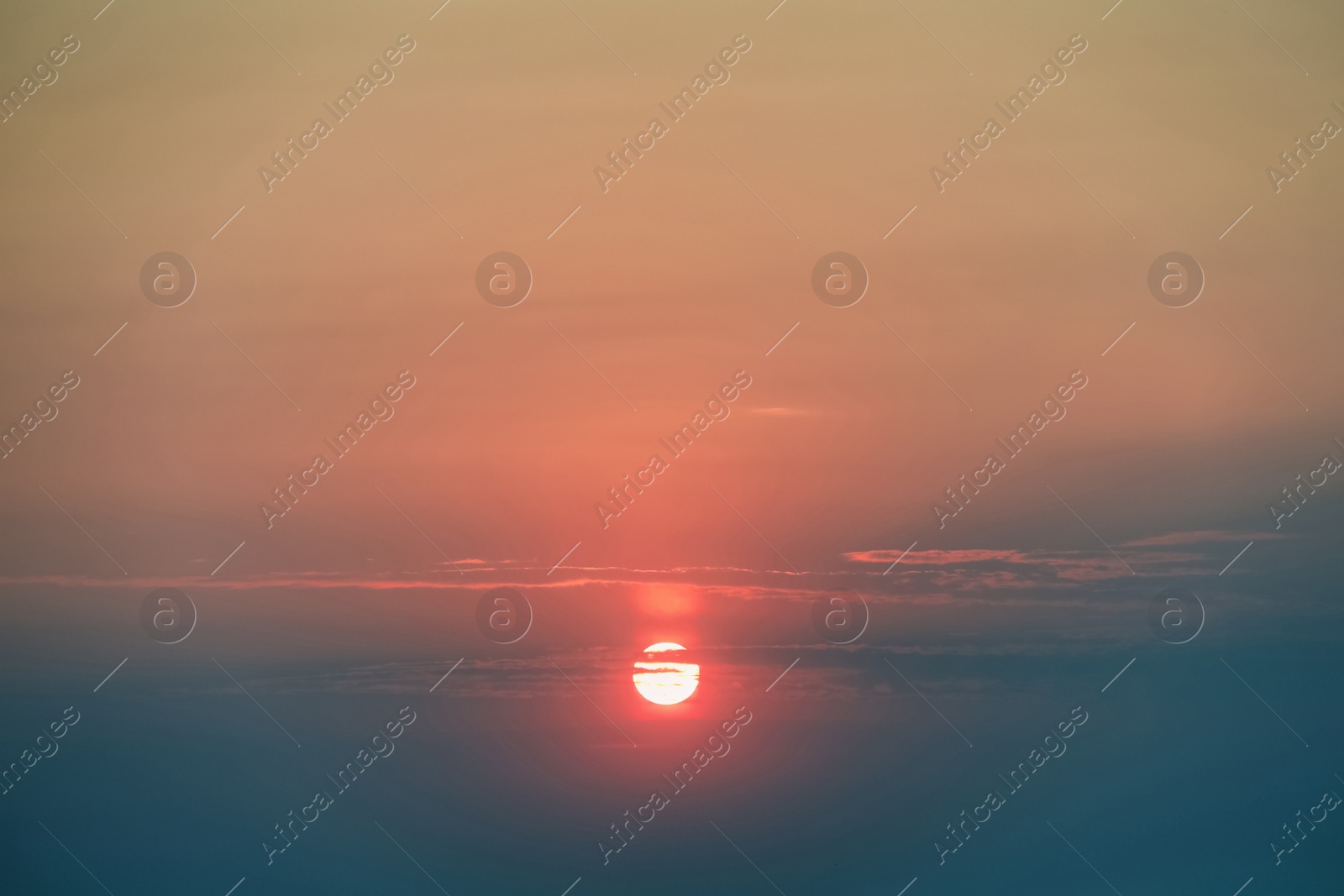 Photo of Picturesque view of sky with sun at sunset