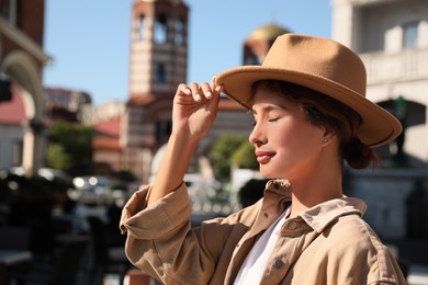 Photo of Portrait of happy young woman on city street