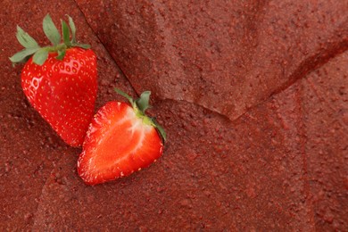 Photo of Strawberries on delicious fruit leather, flat lay. Space for text
