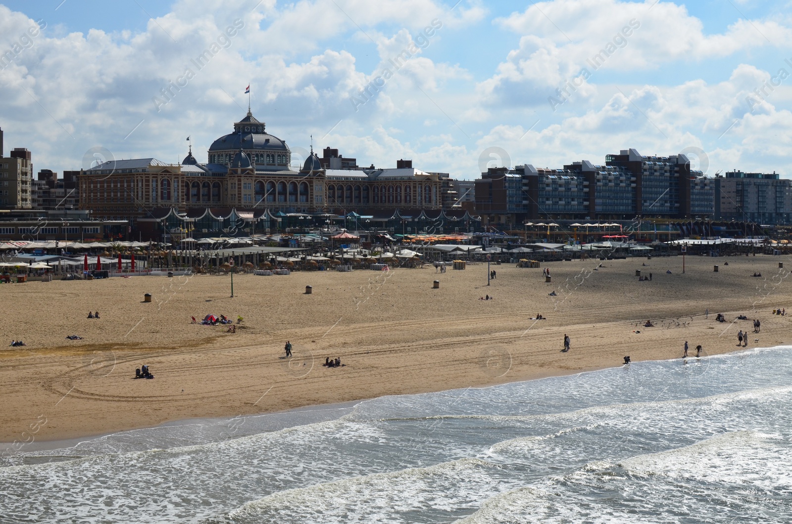 Photo of HAGUE, NETHERLANDS - SEPTEMBER 10, 2022: Beautiful view of Scheveningen beach on sunny day