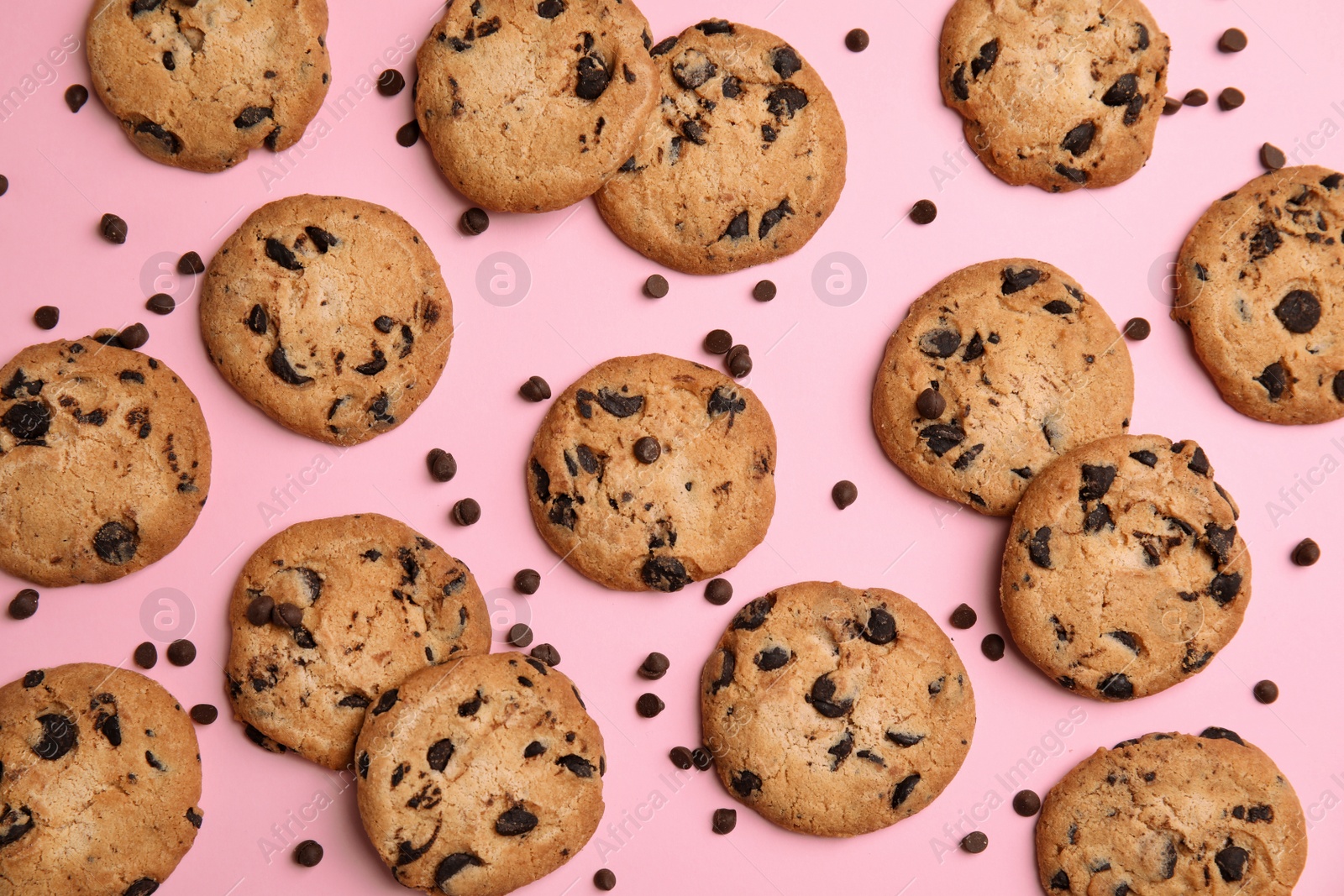 Photo of Delicious chocolate chip cookies on color background, flat lay