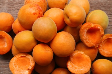 Photo of Delicious ripe apricots on wooden table, top view