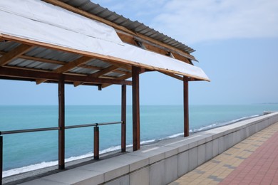 Photo of Canopy with picturesque view of beautiful blue sea