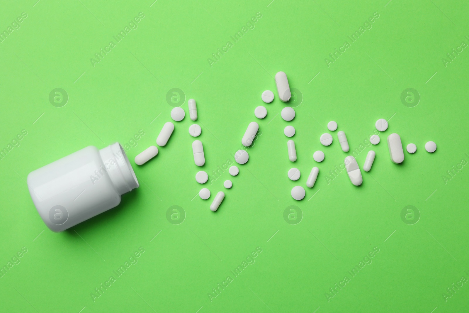 Photo of Bottle and heartbeat diagram of pills on color background, flat lay