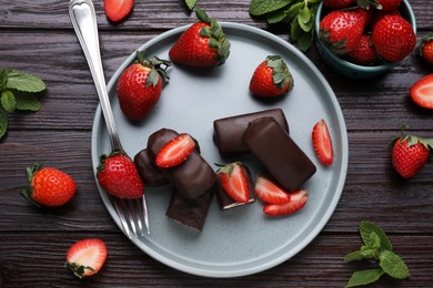Photo of Delicious glazed curd snacks, mint leaves and fresh strawberries on wooden table, flat lay