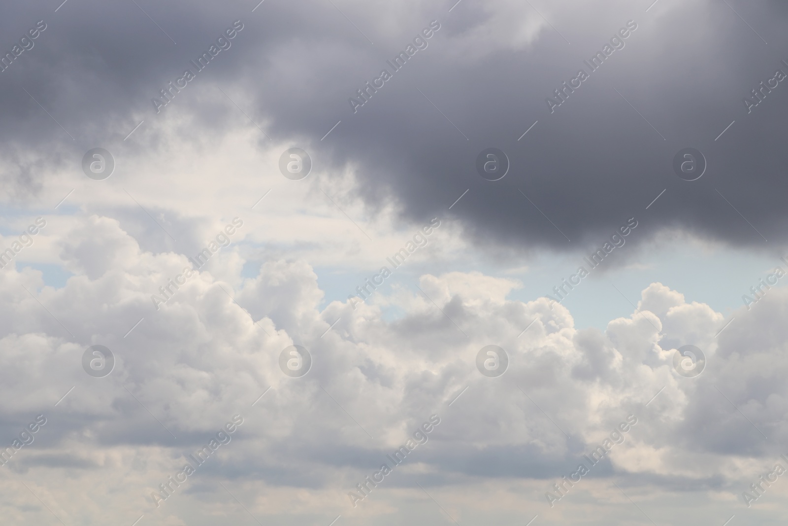 Photo of Picturesque view of beautiful sky with fluffy white clouds