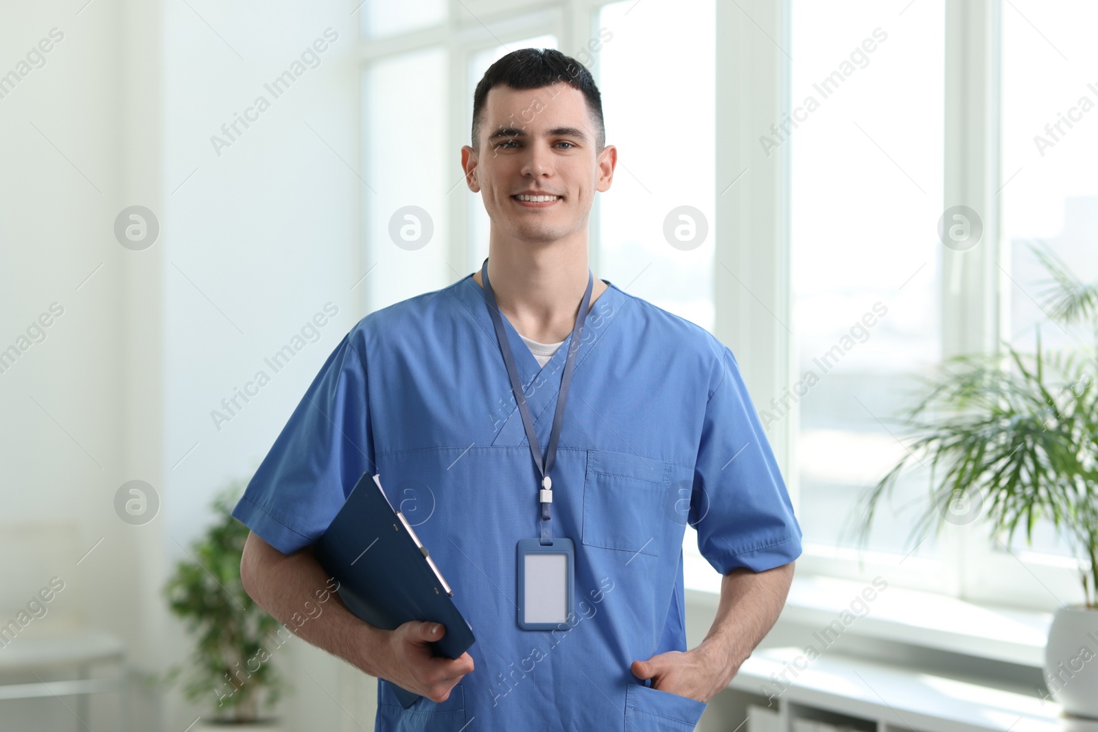 Photo of Portrait of smiling medical assistant with clipboard in hospital