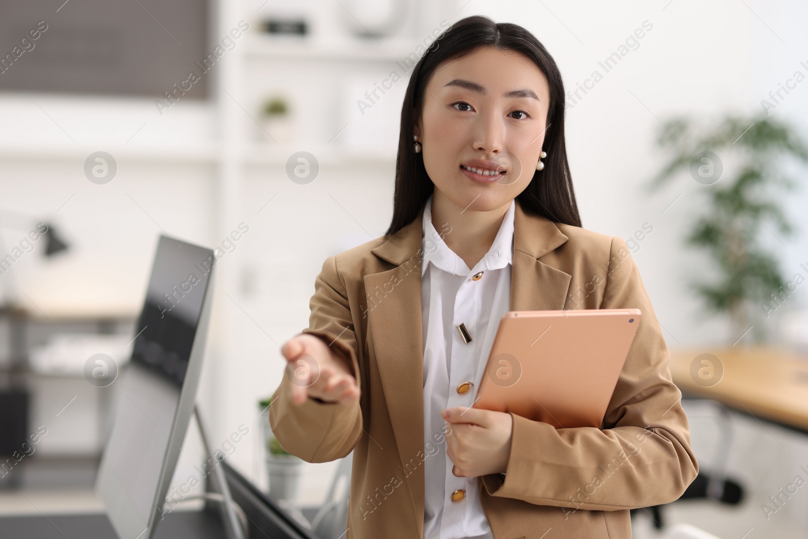 Photo of Portrait of beautiful businesswoman with tablet in office