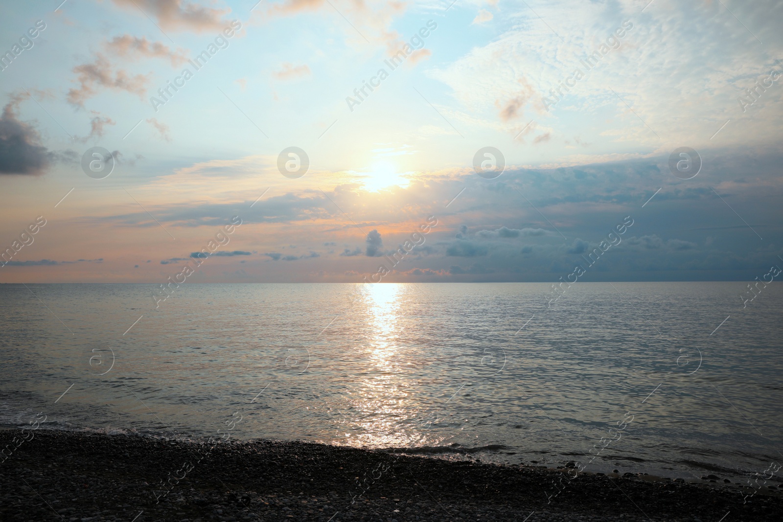 Photo of Picturesque view of sunset with clouds over sea