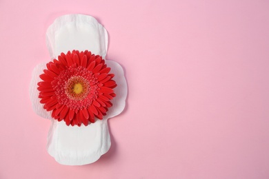 Photo of Flat lay composition with menstrual pad and flower on color background. Gynecological checkup